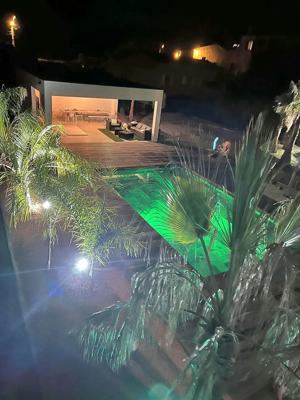 Éclairage du jardin et de la piscine